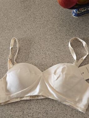 Favorite Daughter Cream Convertible Strapless Bra. Large. New With Tag!!